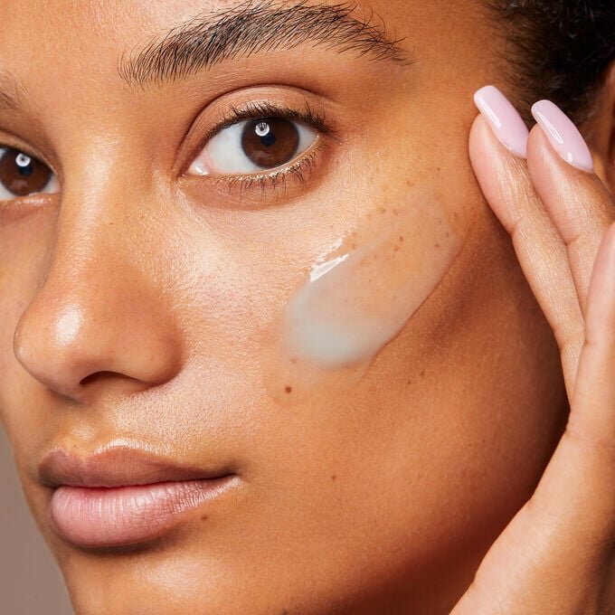 Hydra-Essentiel Matte Gel Moisturizer – Hyaluronsäure