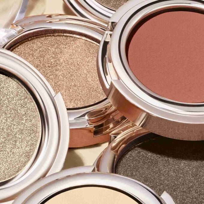 Ombre Skin Nude Primer-Infused Eyeshadow – matte, satinierte und perlmuttfarbene Finishes